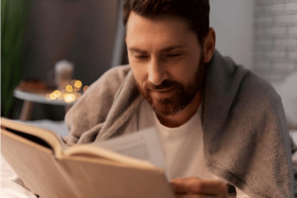 Étudiant international accédant aux formations en ligne